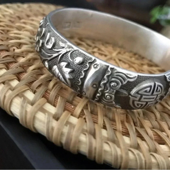 Handcrafted Antique Silver Horse  Hoof Bangle - Peony Bloom Design - Picture 4 of 6